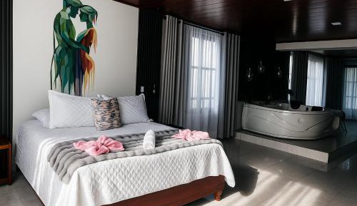 Deluxe Suite with Spa Bath