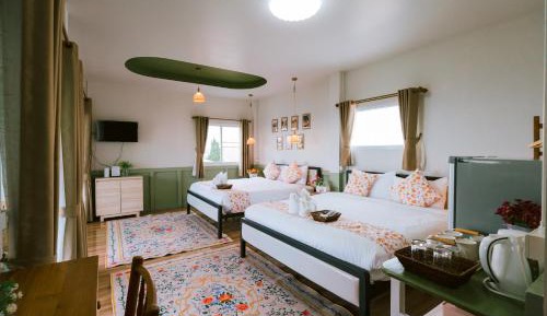 Deluxe Double or Twin Room with Mountain View