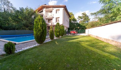 Six Bedroom Villa