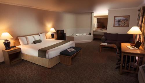 The Redwood King Suite