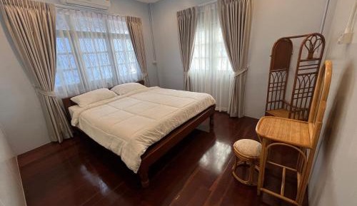 Single Room with Shared Bathroom