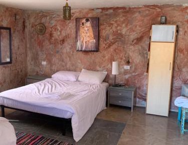 Deluxe Room (2 Adults + 1 Child)