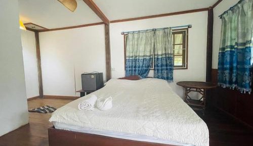 Deluxe Room (2 Adults + 1 Child)