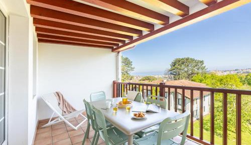 Superior One-Bedroom Apartment with Sleeping Alcove (6 People)