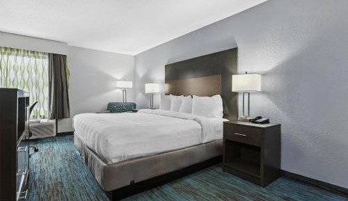 King Room with Mobility Accessible Tub