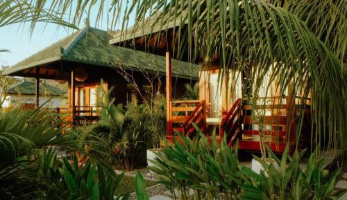 Bungalow with Garden View
