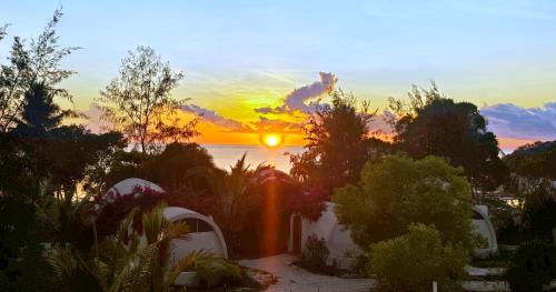 Hill Bungalow with Sea View