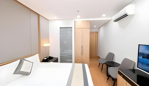 King Room with Pool View