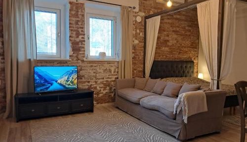 One-Bedroom Apartment with Park View
