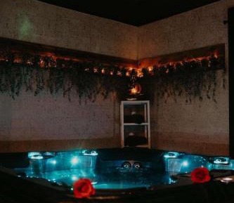 Deluxe Suite with Spa Bath