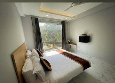 Studio with Garden View