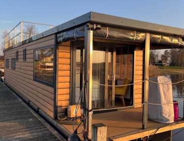 2-Bedroom boat