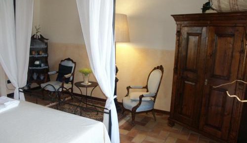 One-Bedroom Apartment (4 Adults)