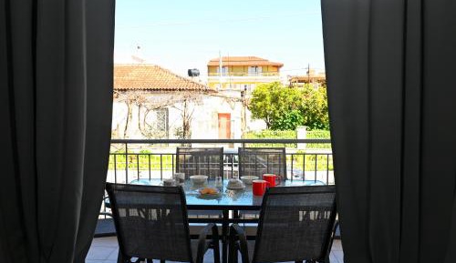 Three-Bedroom Apartment with Balcony