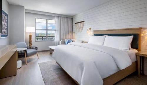 Island View, Guest room, 1 King, Inland view