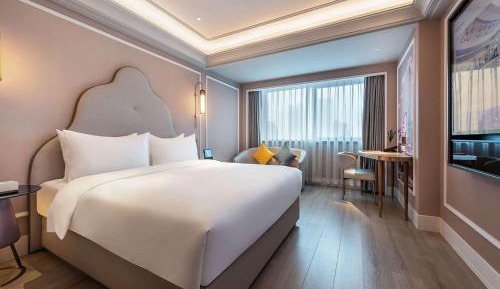 Deluxe King Room