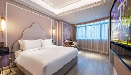 Superior Suite, One King-size Bed