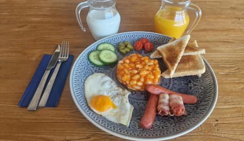 Twin Room with Shower