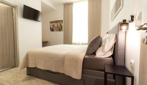 Deluxe Double Room with Shower