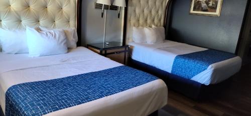 Queen Room with Two Queen Beds - Smoking