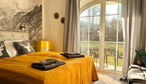 One-Bedroom Apartment with Terrace