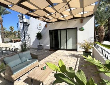 Studio Apartment with Sea View