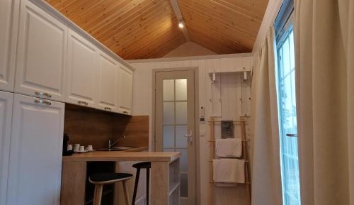White Cottage, Garden View (annex building) with Spa Access