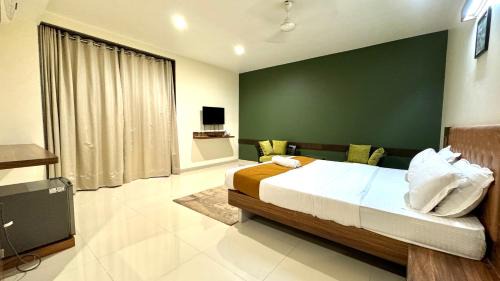 Deluxe Double Room (2 Adults + 1 Child)