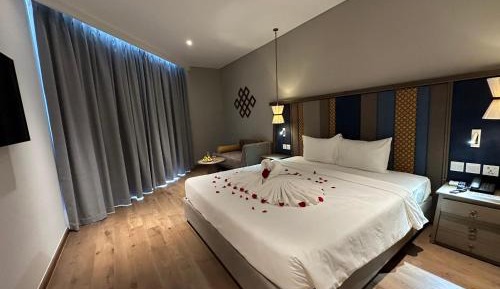 Queen Room with Pool View
