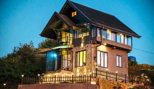 Suite with Mountain View
