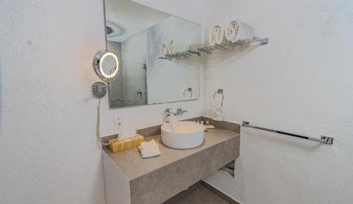 Deluxe Queen Room with Two Queen Beds and Garden View - Non-Smoking