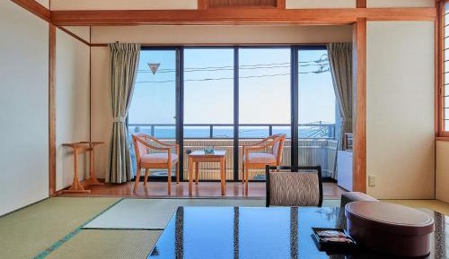 Japanese-Style Family Room