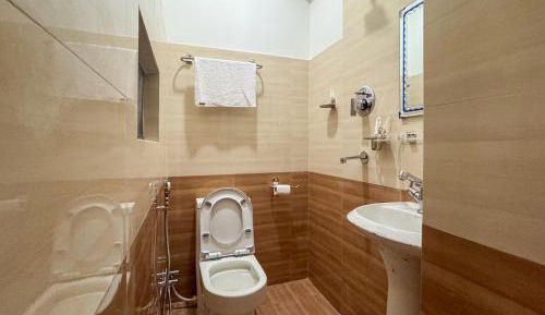Twin Room with Private Bathroom