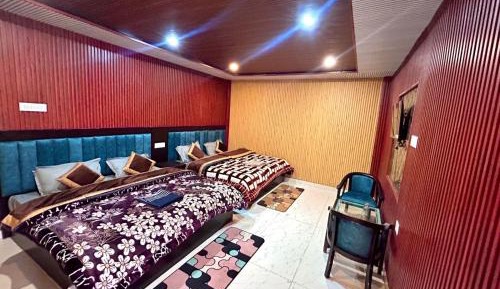 Quadruple Room with Private Bathroom
