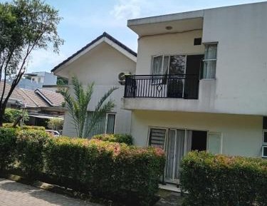 Villa with Garden View