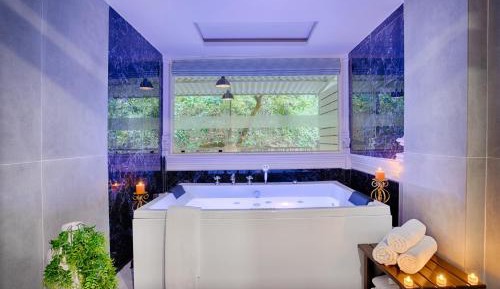 King Suite with Spa Bath