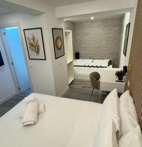 Queen Room with Spa Bath