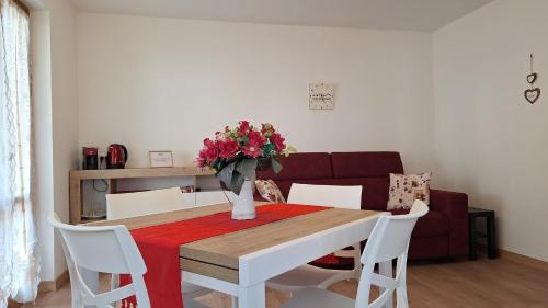 Two-Bedroom Deluxe Apartment with Balcony