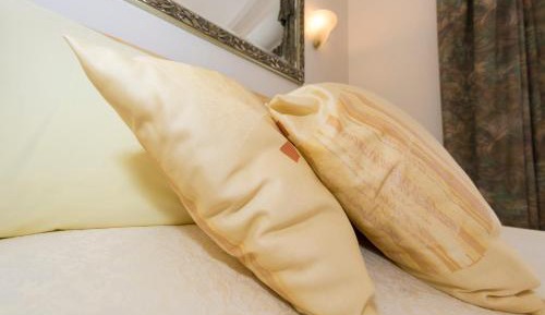 Single Room with Shared Bathroom