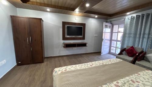 Deluxe Double or Twin Room with Mountain View