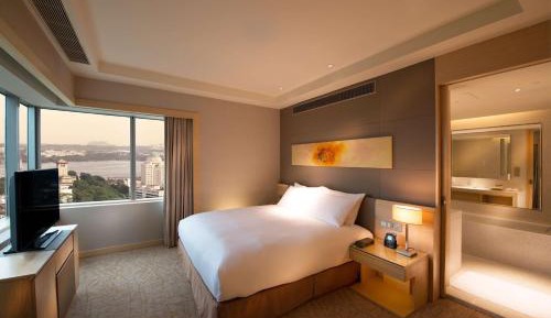 King Corner Suite with Bath Tub