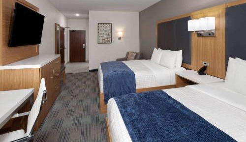 Standard Queen Room with Two Queen Beds and Lounge Chair