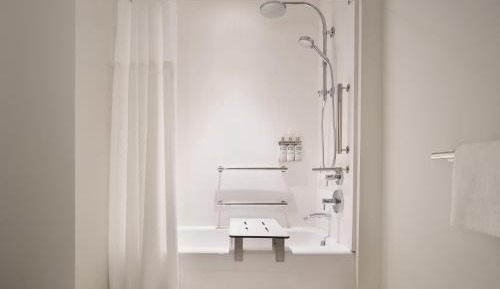 Standard Queen Room with Two Queen Beds and Mobility Accessible Tub