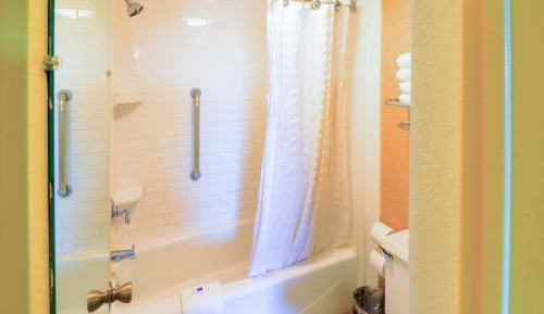 King Room - Non-Smoking