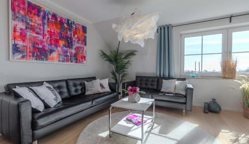 Three-Bedroom Apartment with Balcony