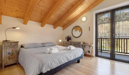Superior One-Bedroom Apartment with Balcony