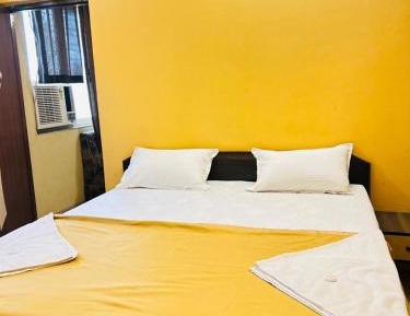 Deluxe Double Room (2 Adults + 1 Child)
