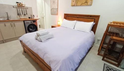 Deluxe Queen Studio 