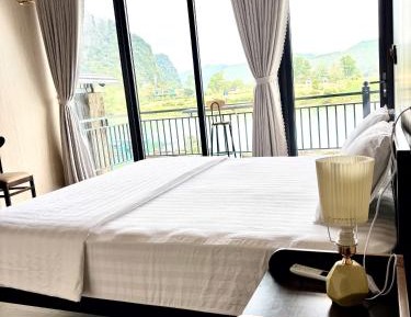 King Room with Mountain View