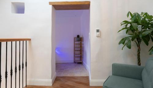 Twin Room with Private Bathroom